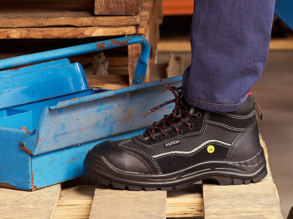 An Overview On The Benefits Of Safety Shoes