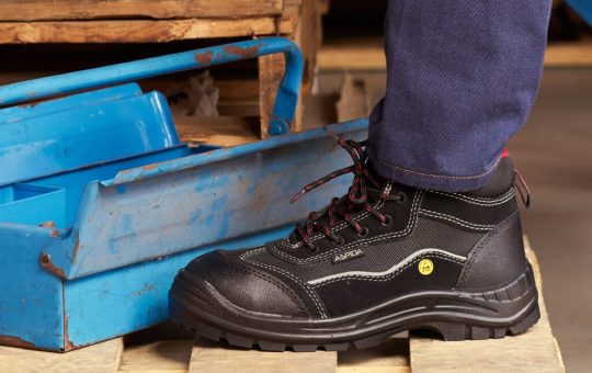 An Overview On The Benefits Of Safety Shoes